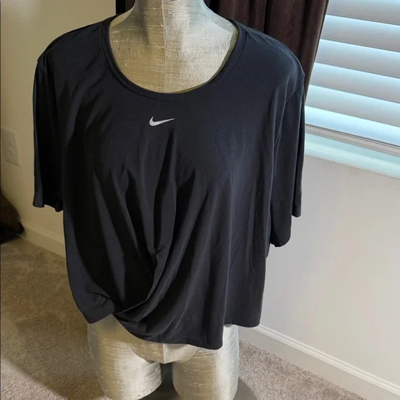 Nike Women's Black Short Sleeve Tee - Picture 1 of 5